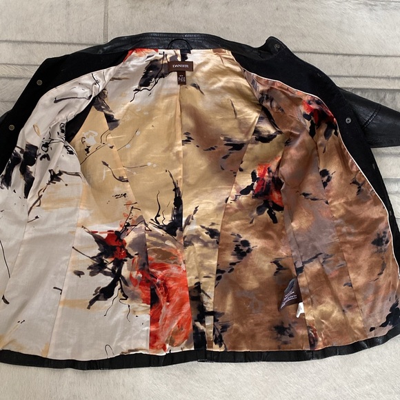 Danier Black 100% Leather Jacket! Snaps closure. Fully lined EUC! - Picture 14 of 17